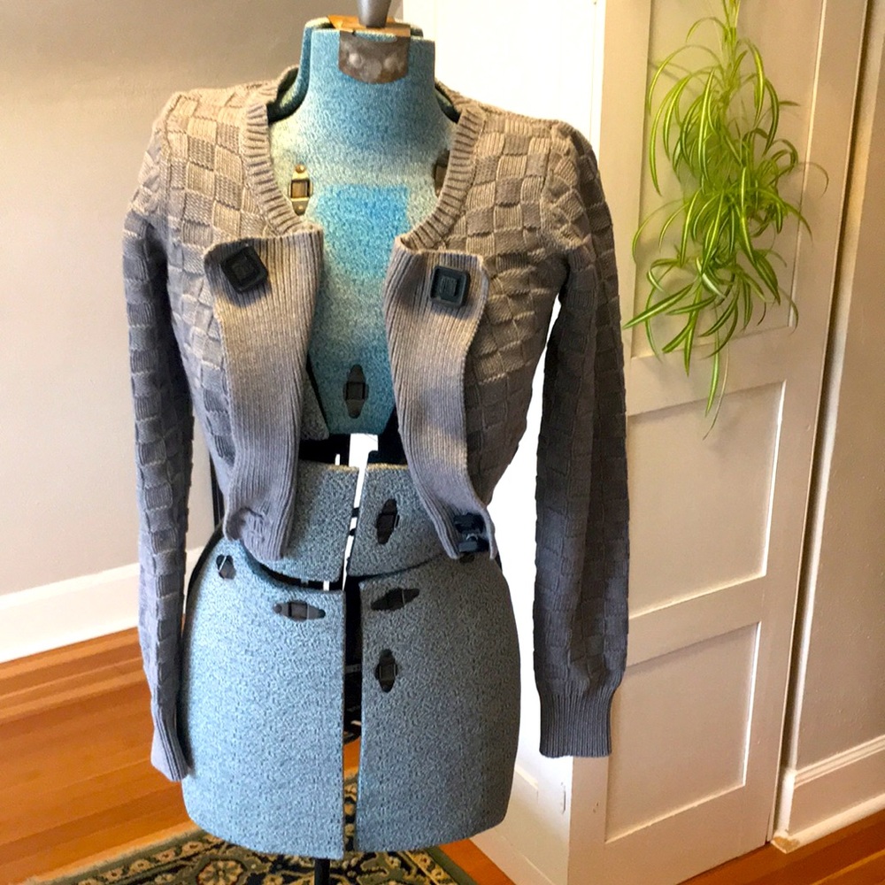 Ultra flattering cropped cotton sweater